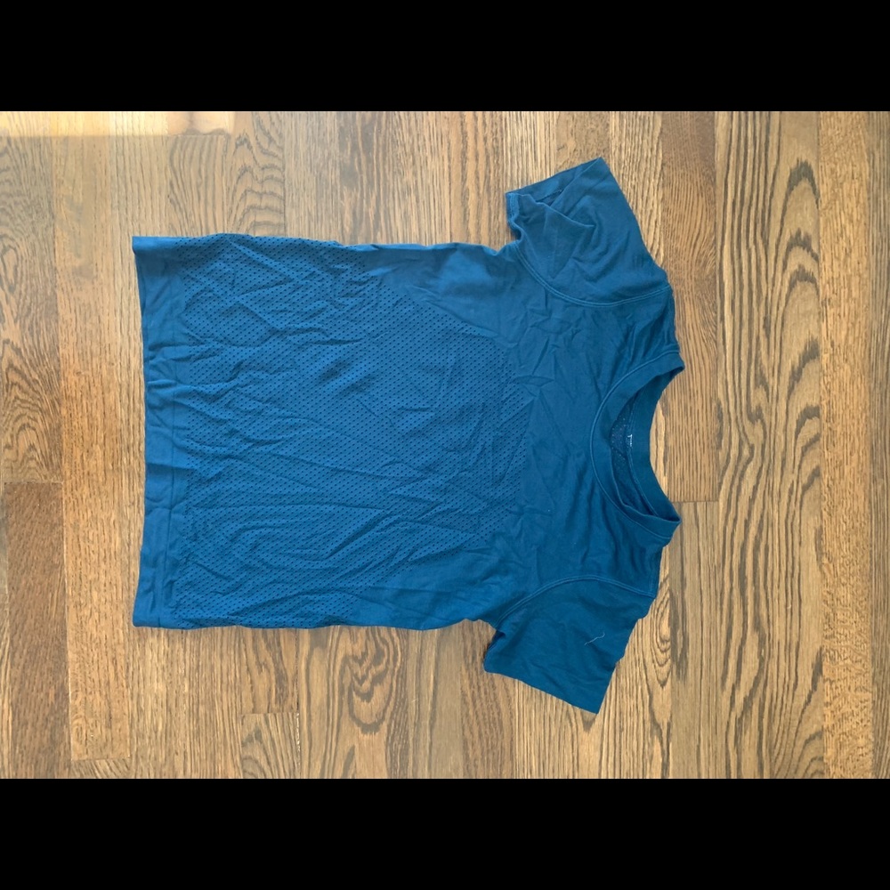 Lululemon workout top